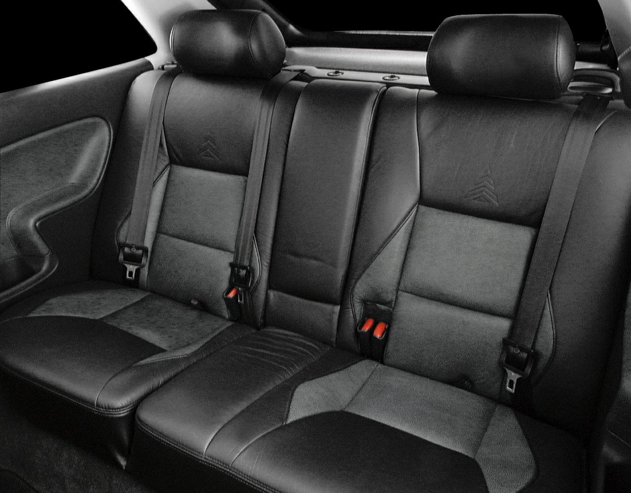 Rear leather seats with headrests and seat belts.