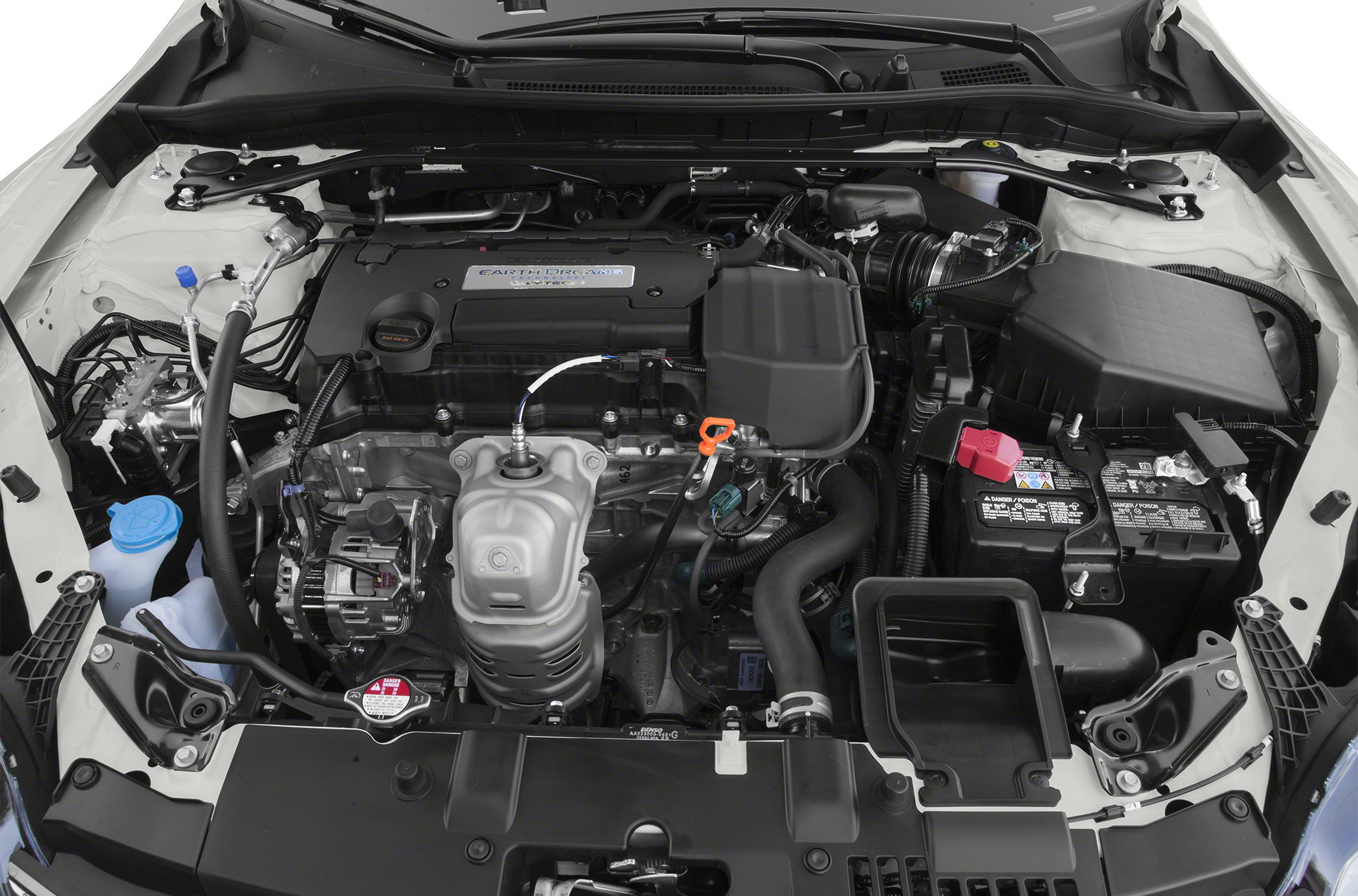 Engine bay close-up with Earth Dreams engine cover and components
