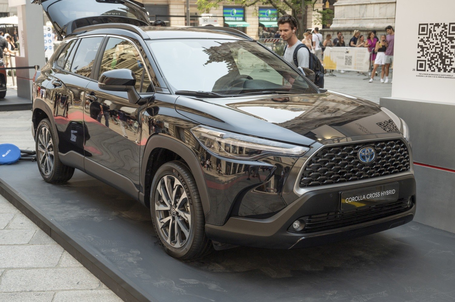 Front and side view of hybrid SUV with LED headlamps and alloy wheels