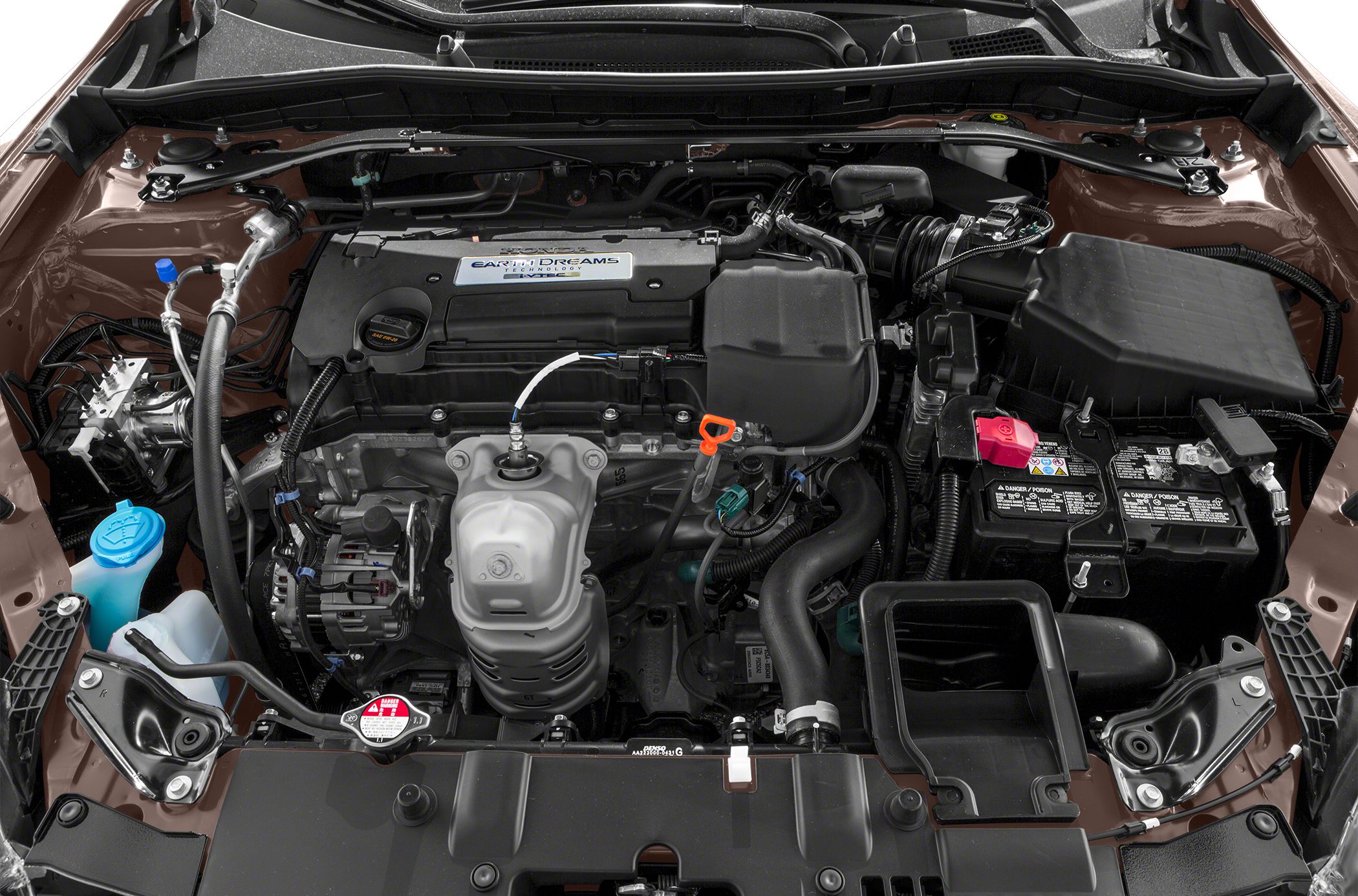 Engine bay with Earth Dreams Technology and visible powertrain components