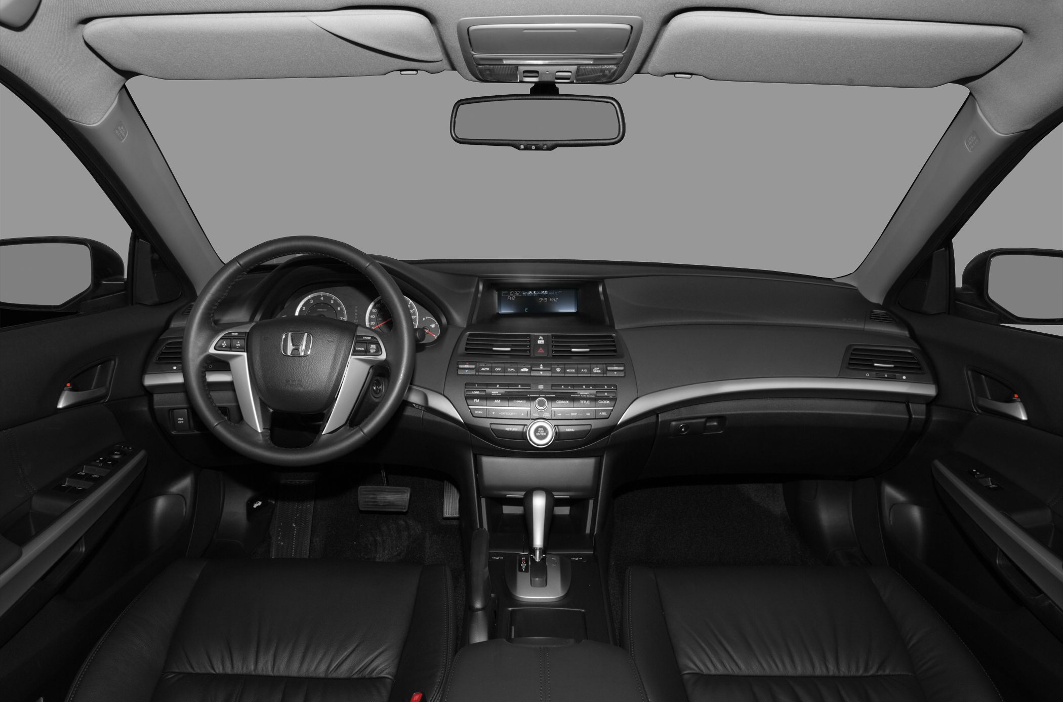 Dashboard, steering wheel, center console, automatic gear shifter