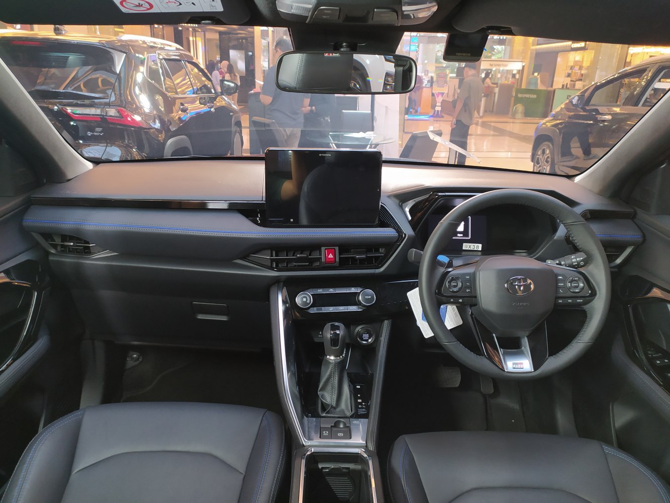 Digital dashboard, touchscreen infotainment, ergonomic steering wheel
