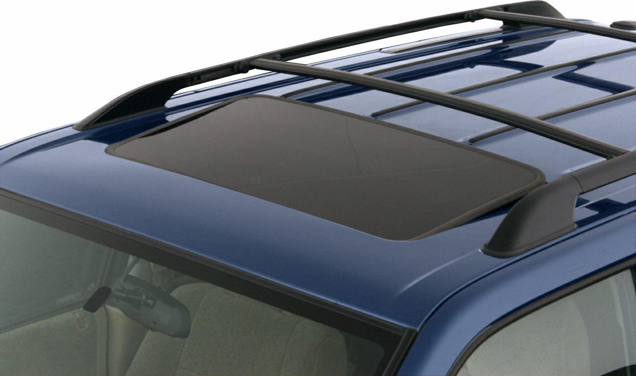 Sunroof and roof rack on vehicle roof