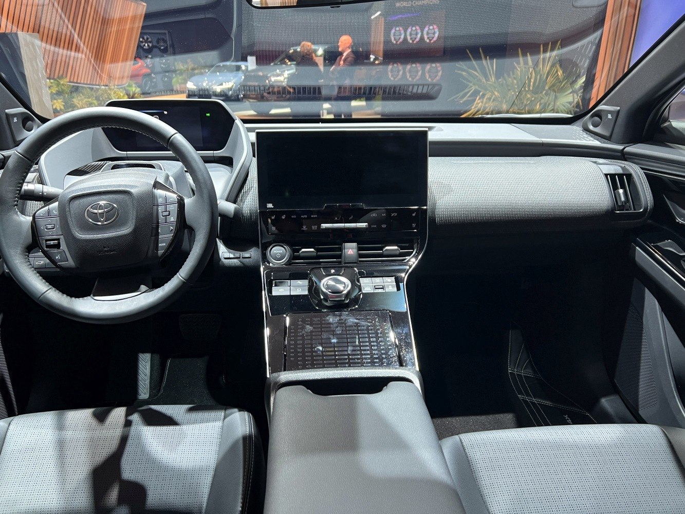 Modern dashboard and multifunction steering wheel