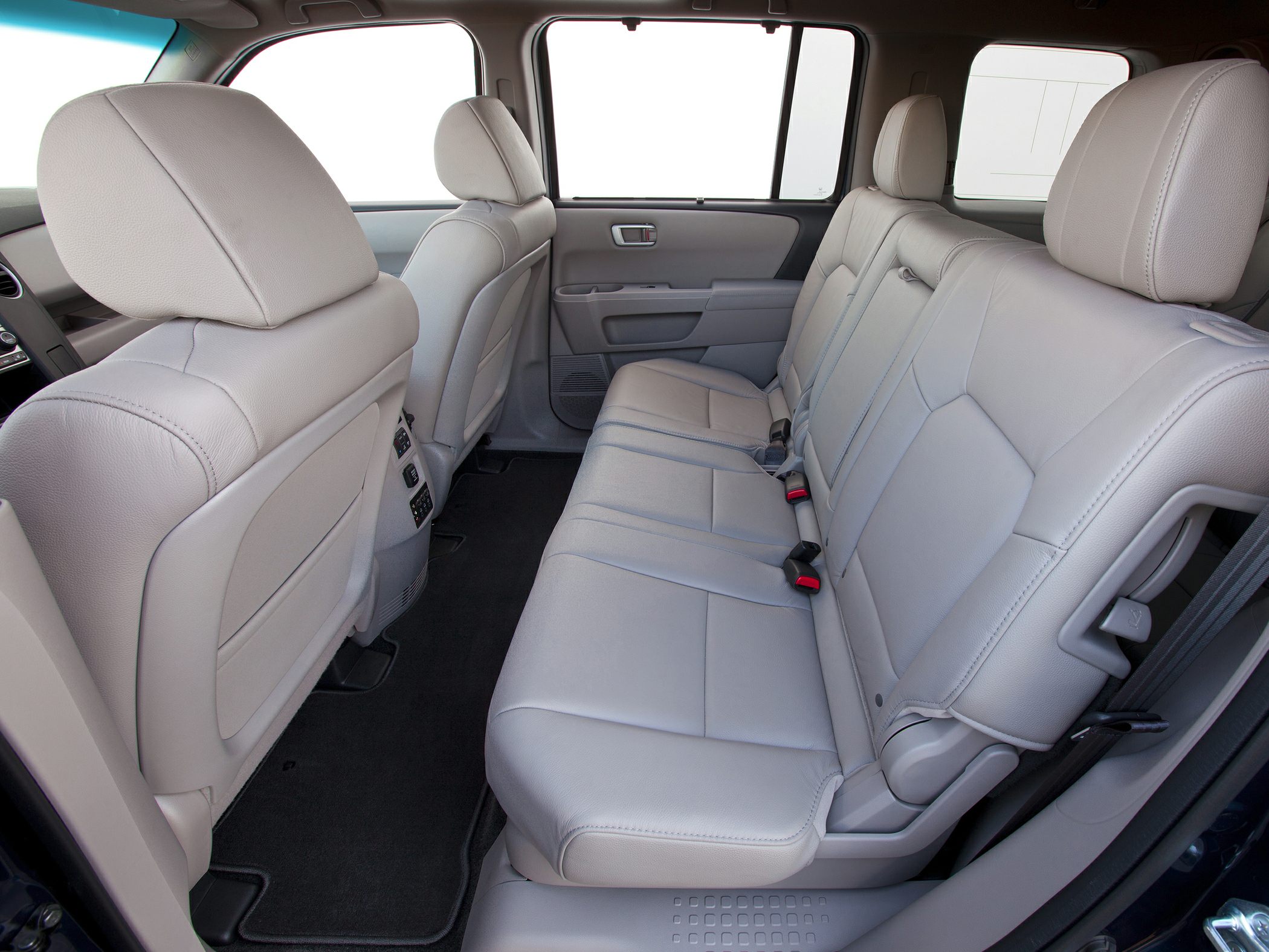Spacious rear leather seats with headrests and seat belts