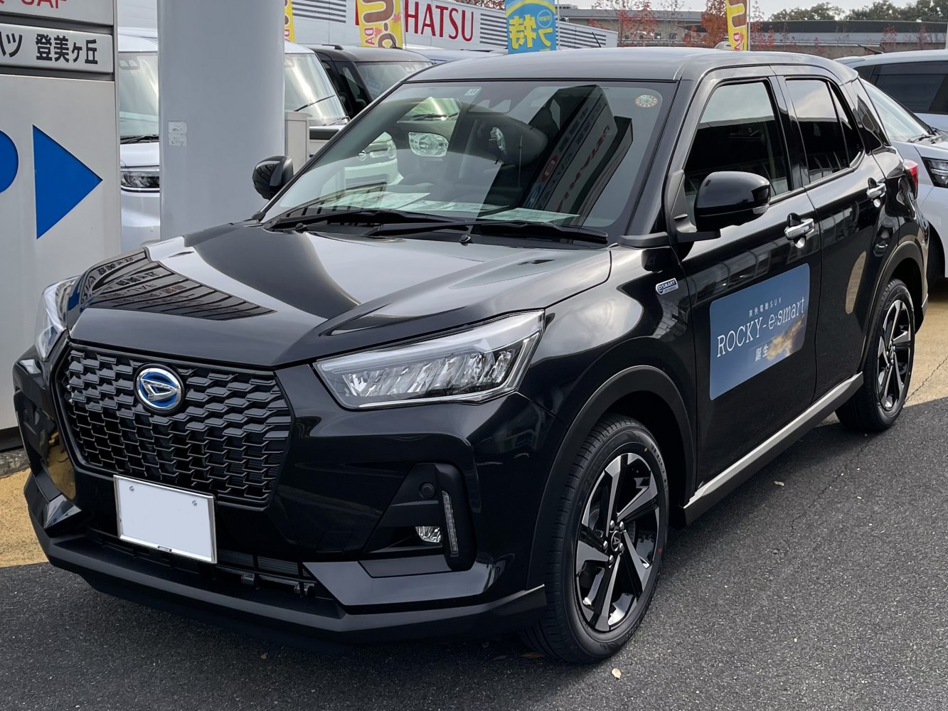 Front view of compact SUV with modern LED headlights and hexagonal grille