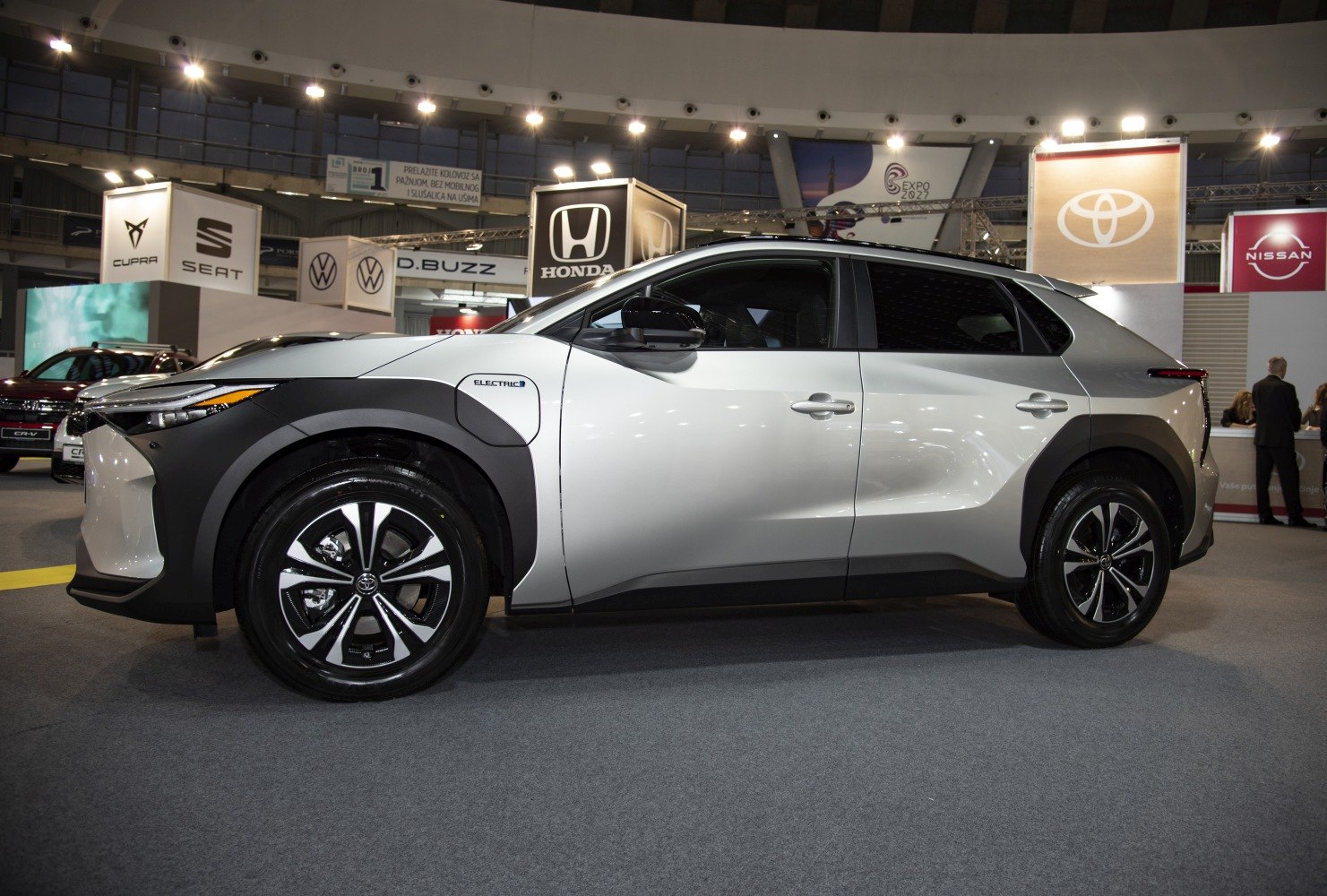 Side profile of electric SUV with modern aerodynamic styling and distinctive alloy wheels
