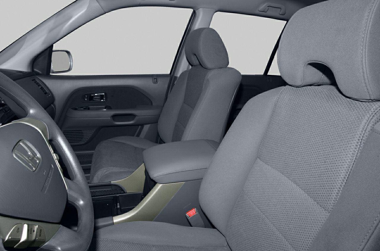 Front fabric seats with ergonomic design and center console