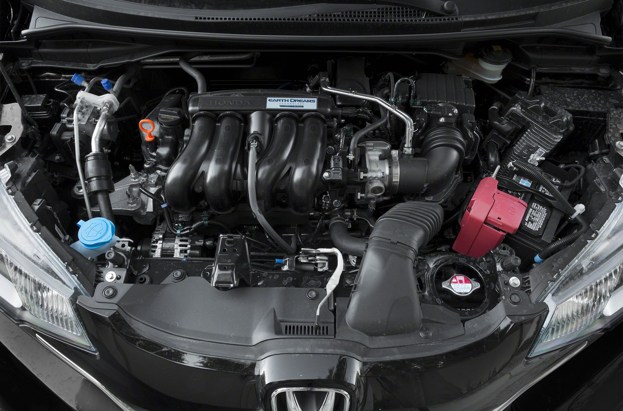 Engine bay with Earth Dreams technology and air intake system