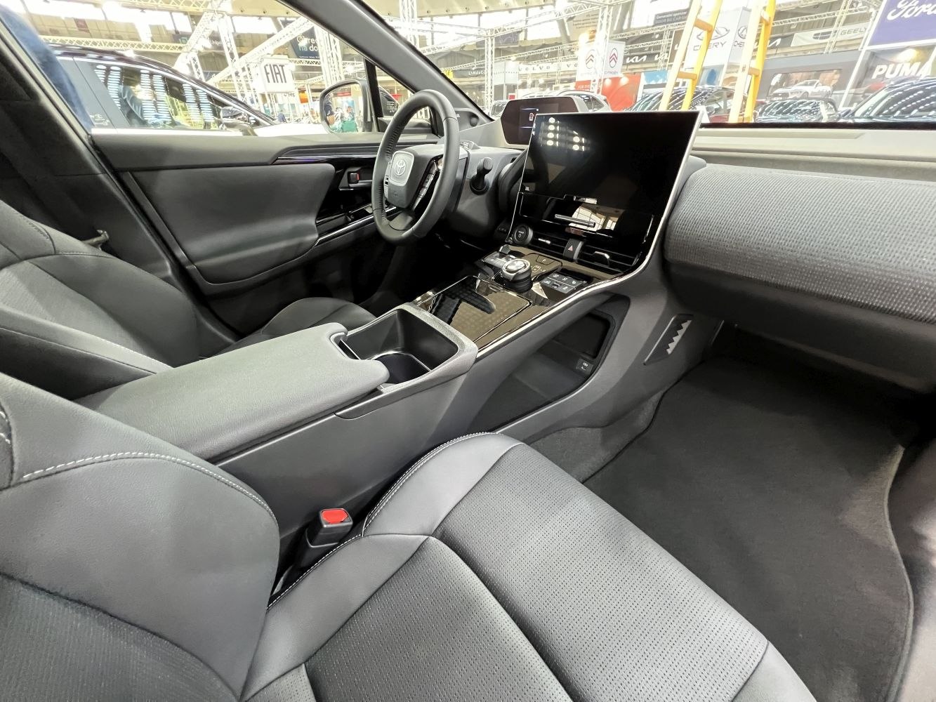 Modern dashboard with central touchscreen and ergonomic front seats
