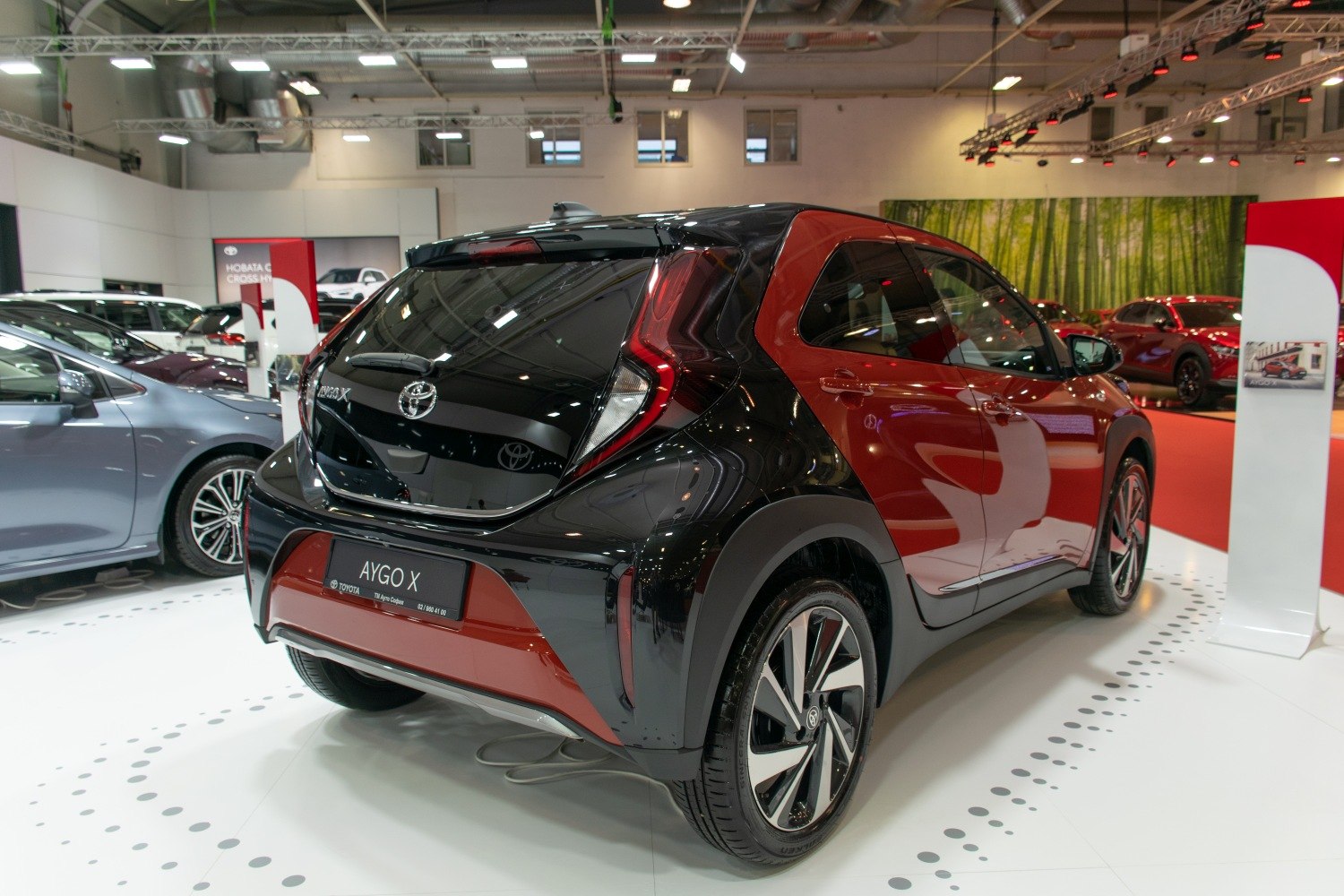 Rear and side view of compact crossover with dual-tone paint and LED taillights