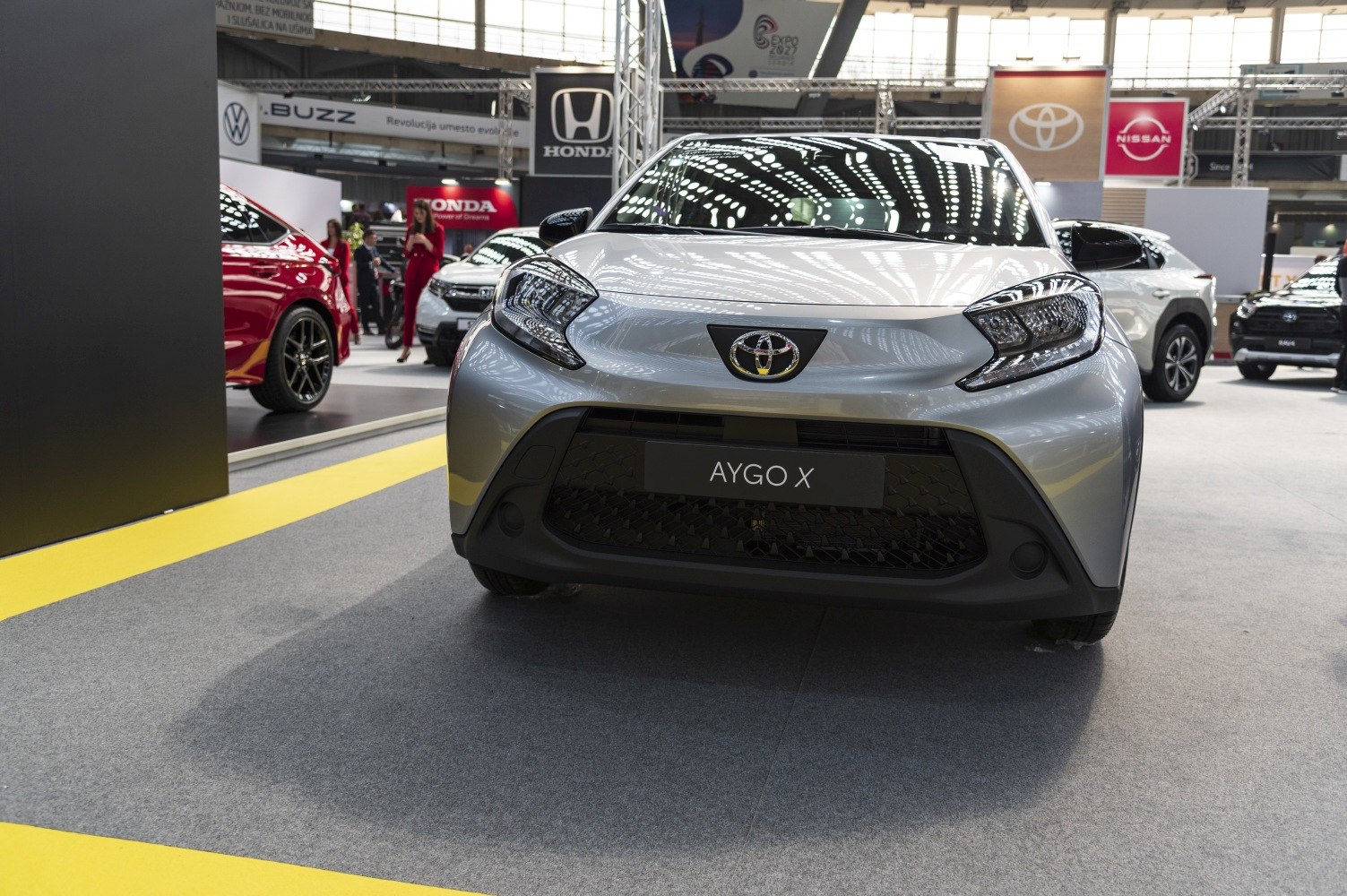 Front fascia with sharp headlights and wide lower grille