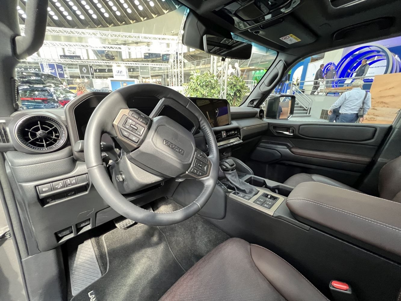Multifunction steering wheel and digital dashboard interior