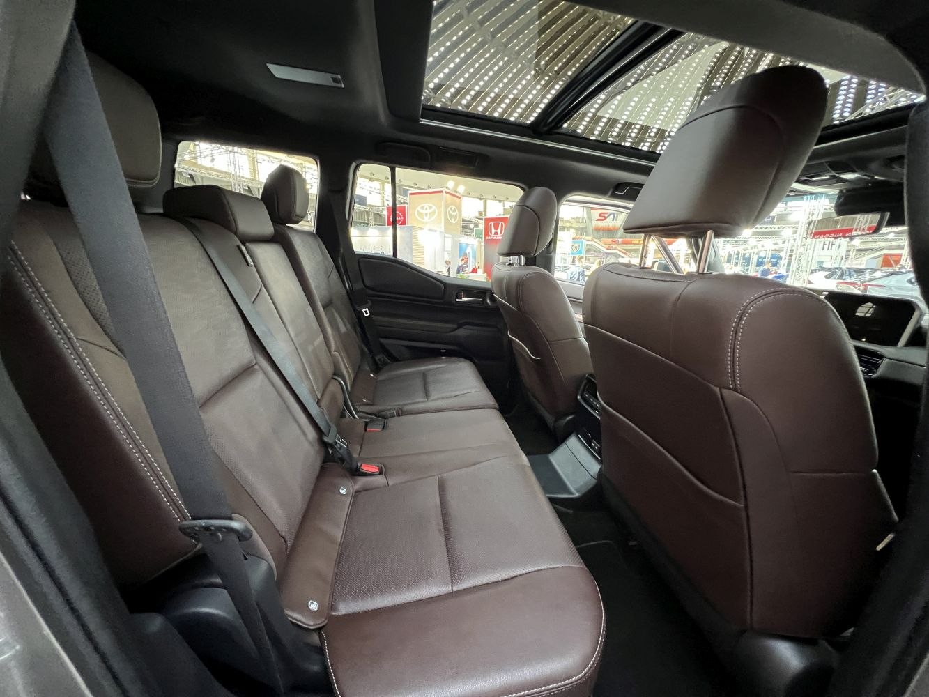 Spacious rear leather seats with panoramic sunroof