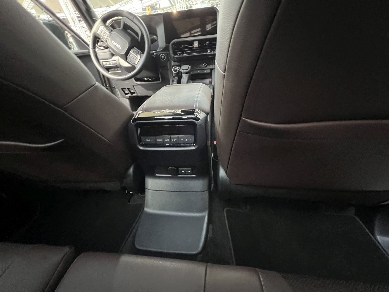 Rear climate control panel and USB ports between front seats