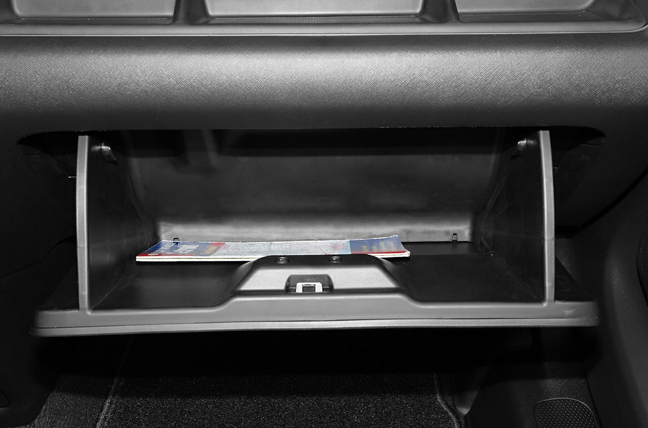 Open glove compartment with storage space in vehicle interior