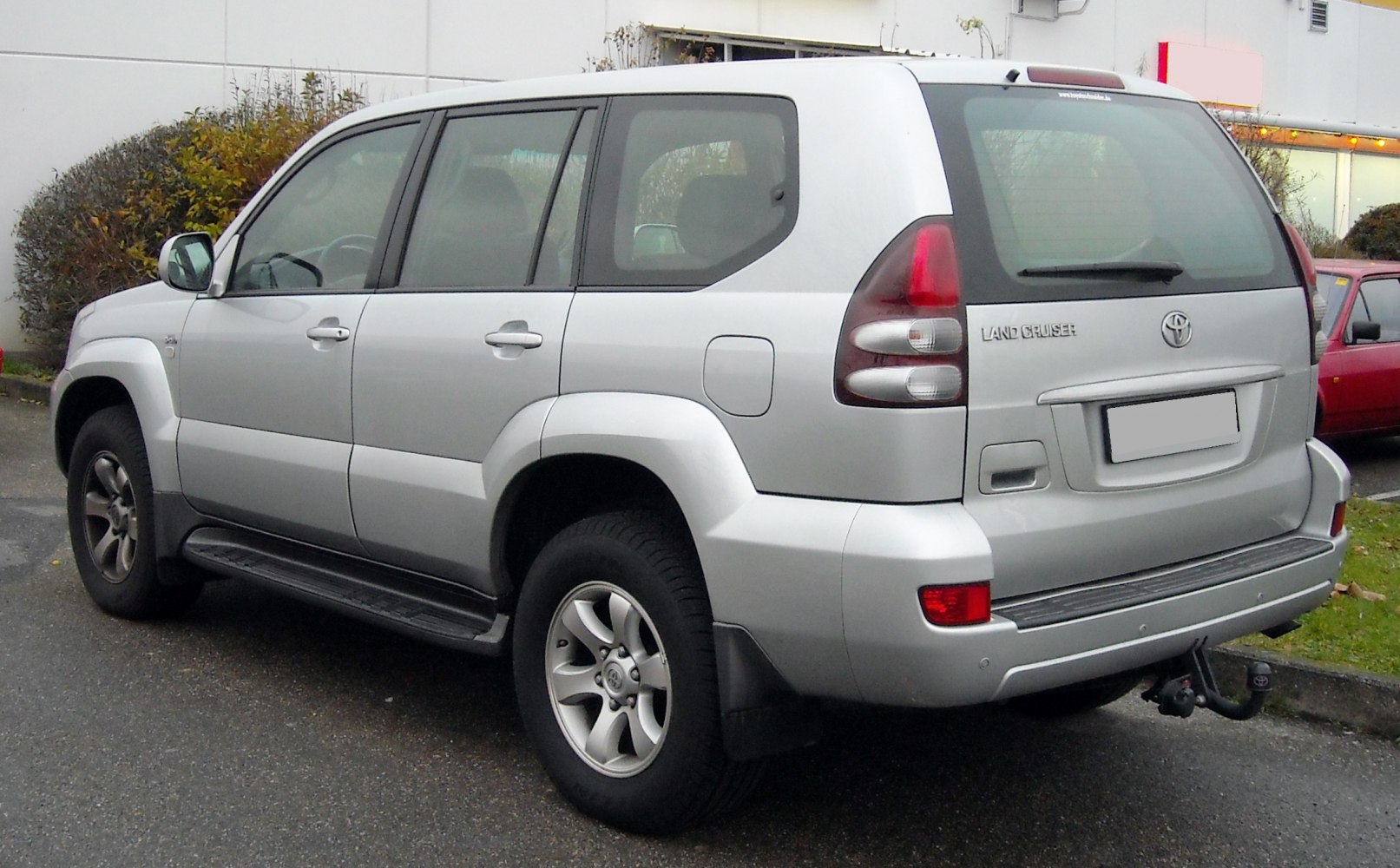 Rear and side view of a SUV with alloy wheels and tow hitch