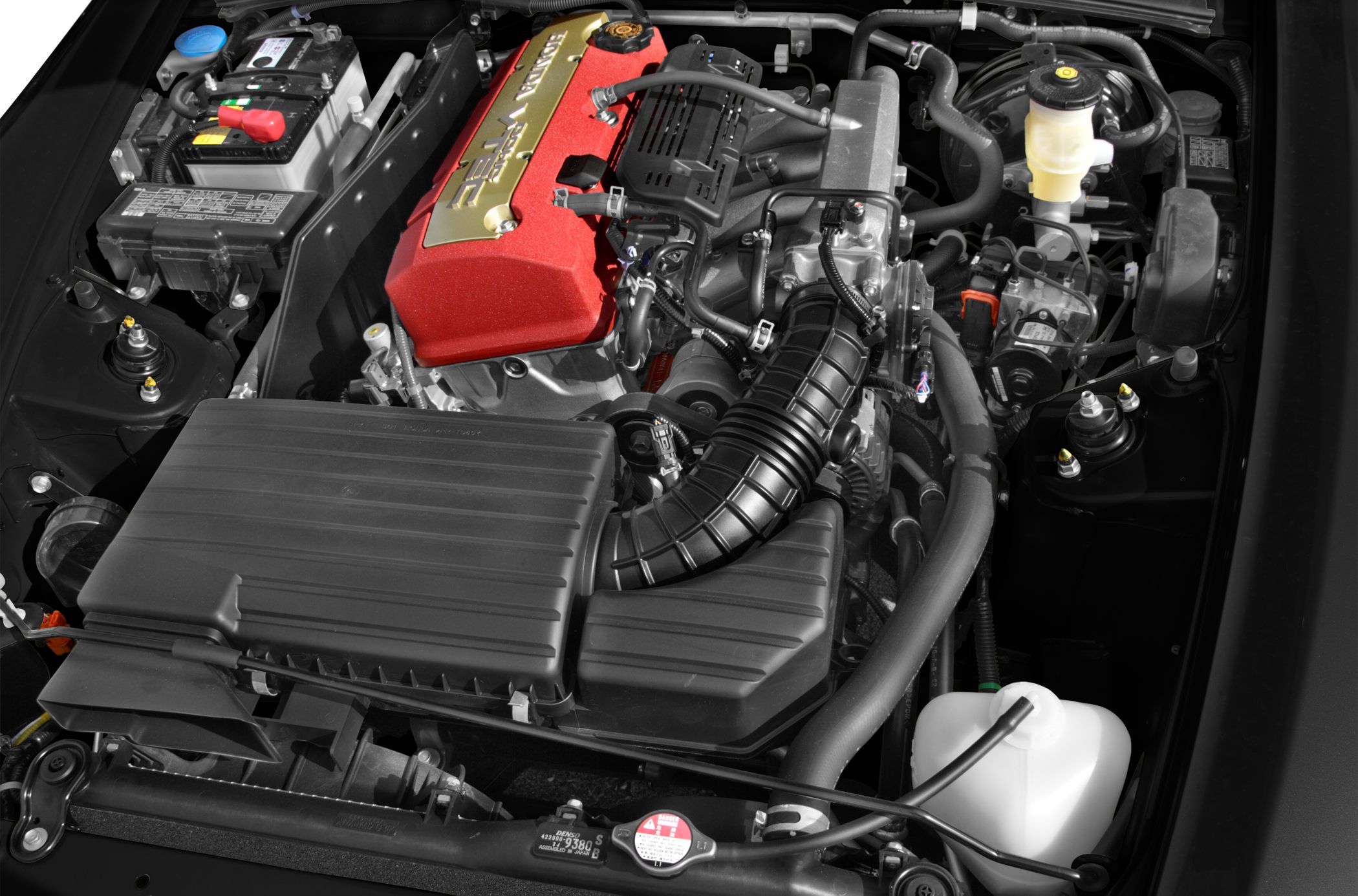 High-performance inline-four engine with distinctive red valve cover