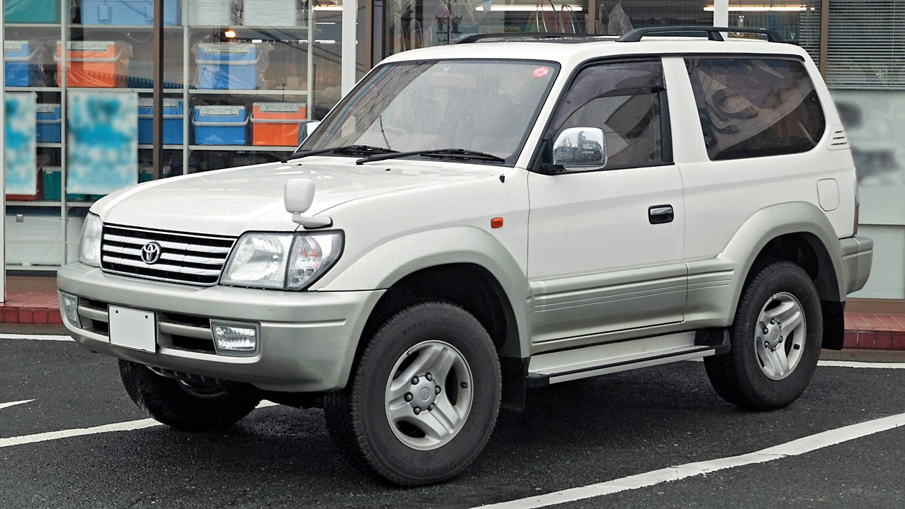 3-door SUV with rugged off-road design and alloy wheels