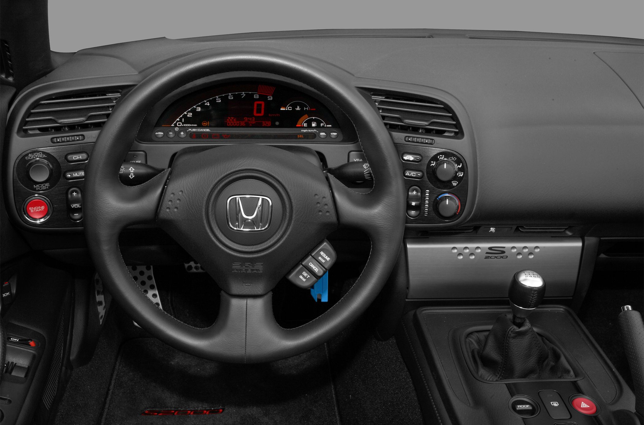 Digital dashboard and manual gear shift in sporty interior