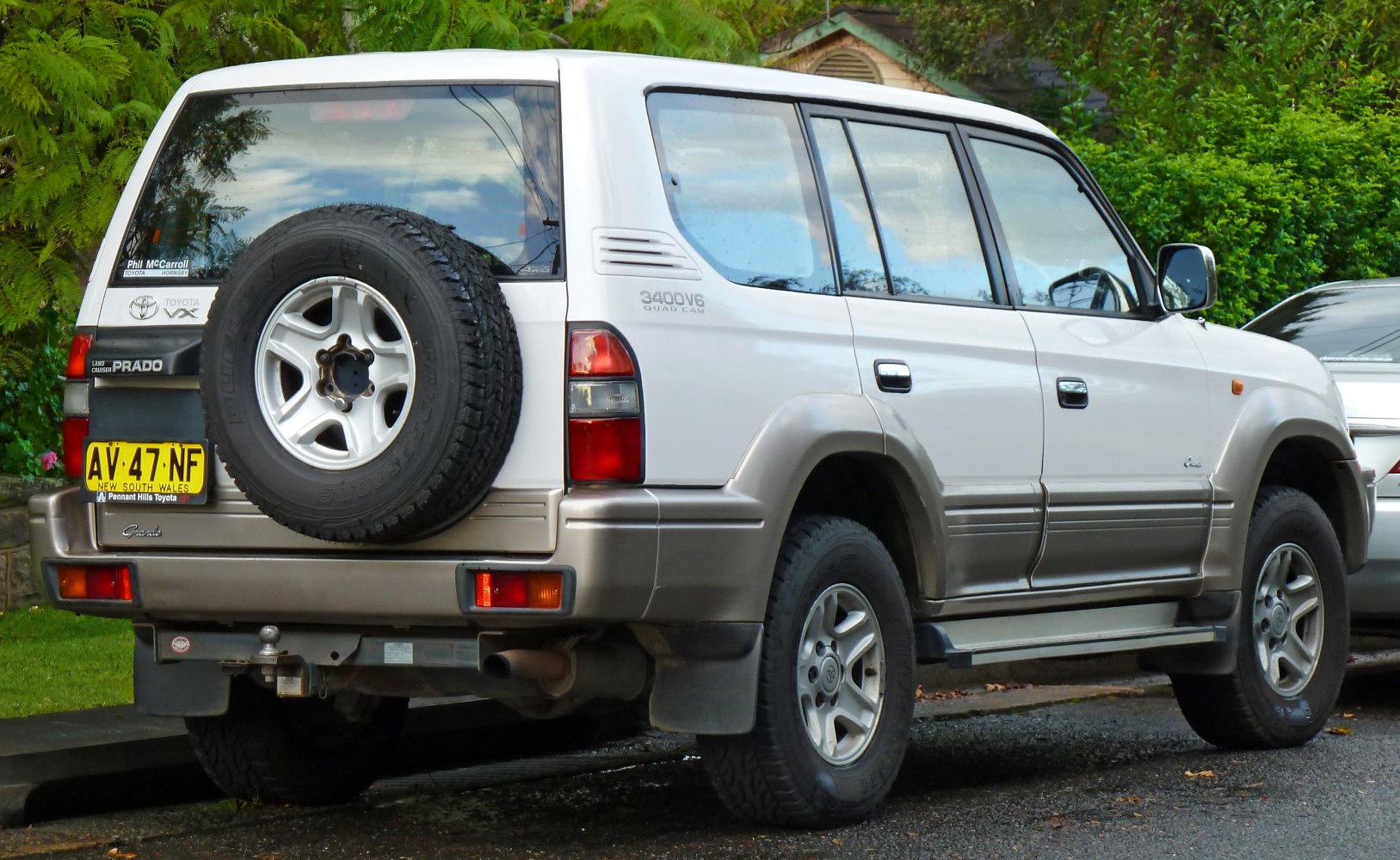 Rear spare tire and side view of 5-door SUV with alloy wheels and mudguards