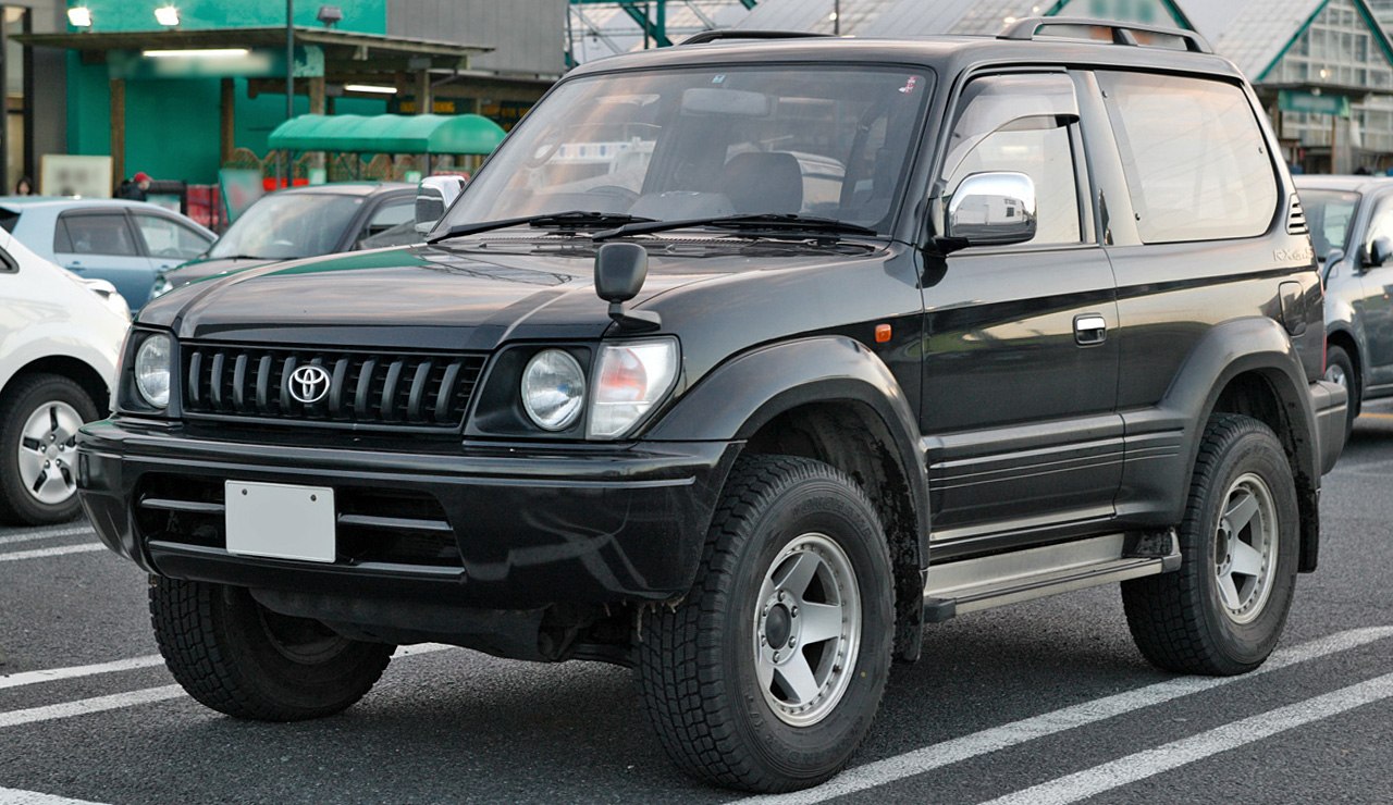 Classic rugged 3-door off-road SUV with distinct front grille and large wheels