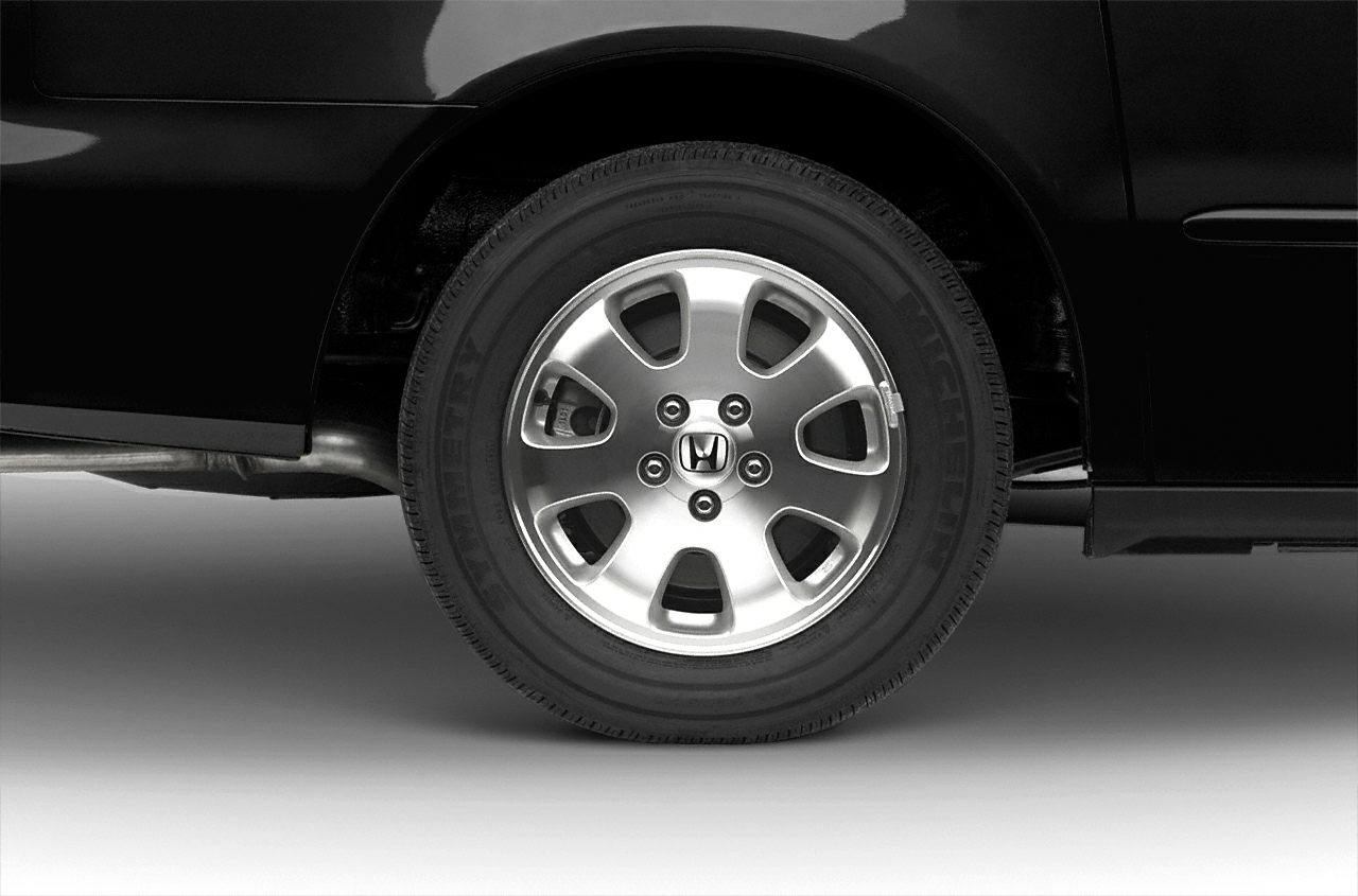 Close-up of Honda alloy wheel and tire detail