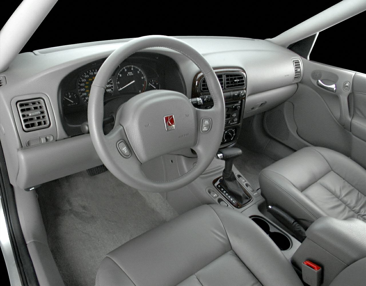Dashboard, steering wheel, center console with automatic gear shift