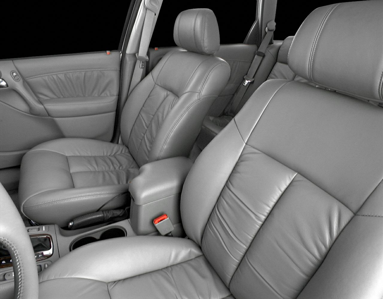 Leather seats and interior detailing with ergonomic features
