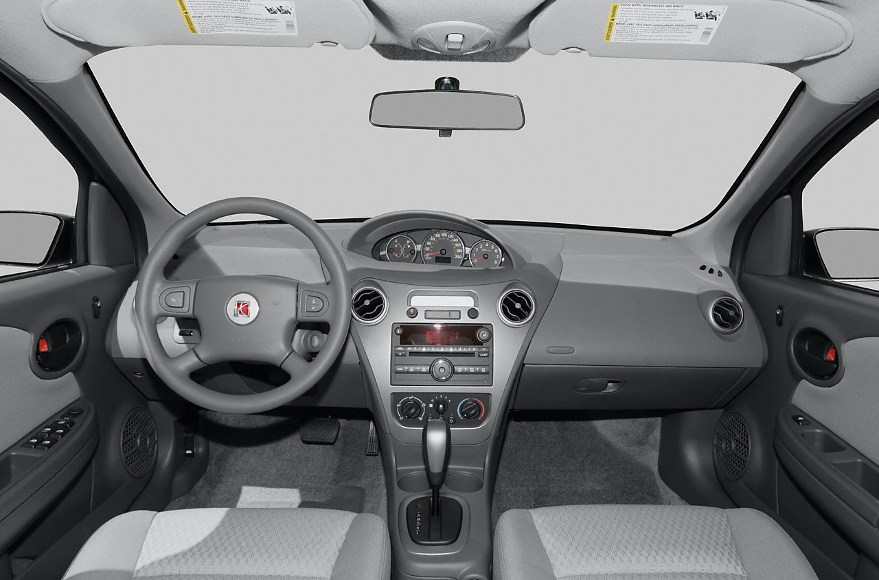 Dashboard, steering wheel, center console with gear shift