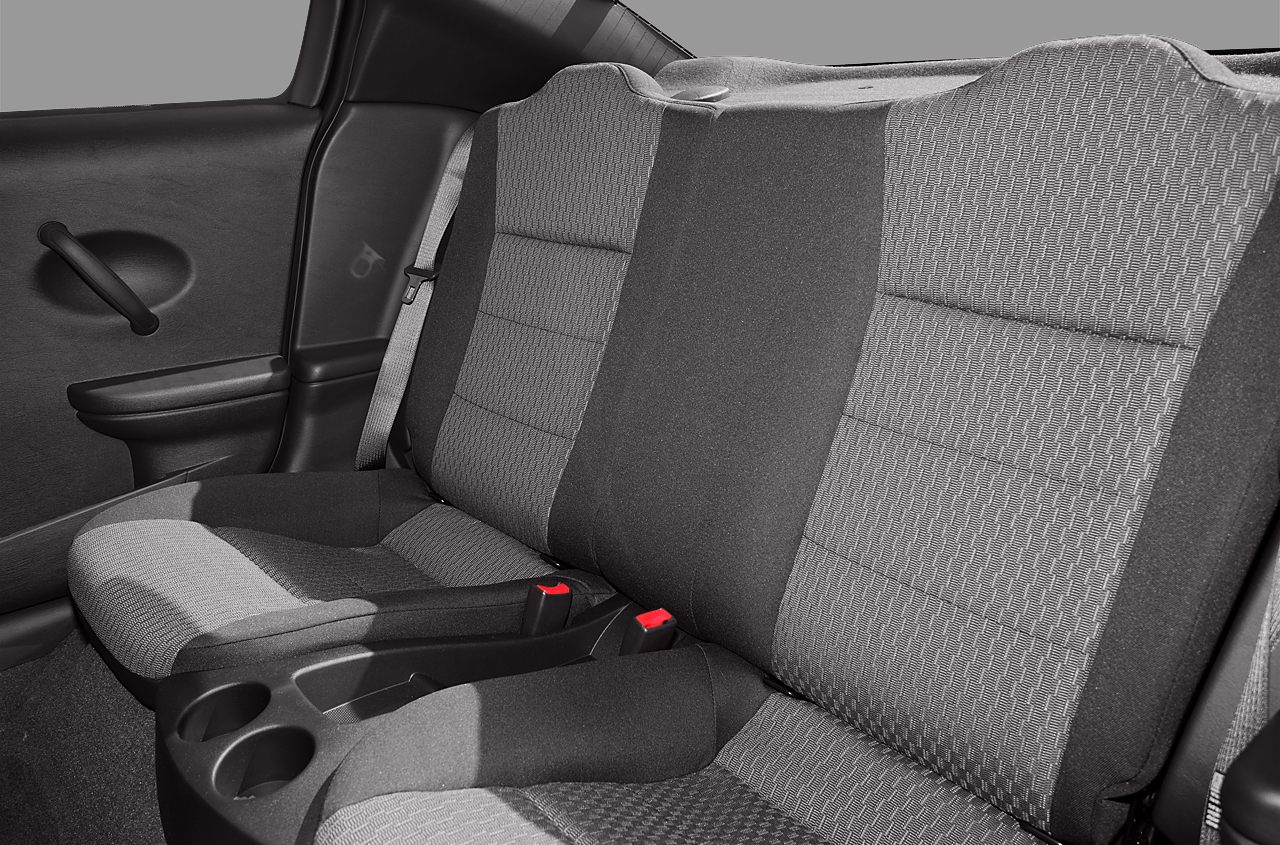 Fabric rear seats with central cup holders and seat belts
