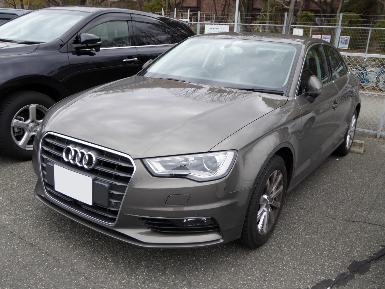 Front view with distinctive grille and LED headlights