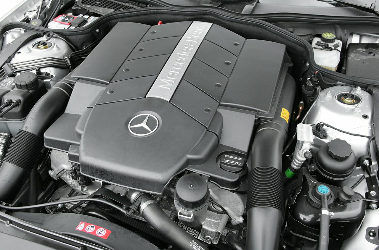 Branded engine cover and organized engine bay layout