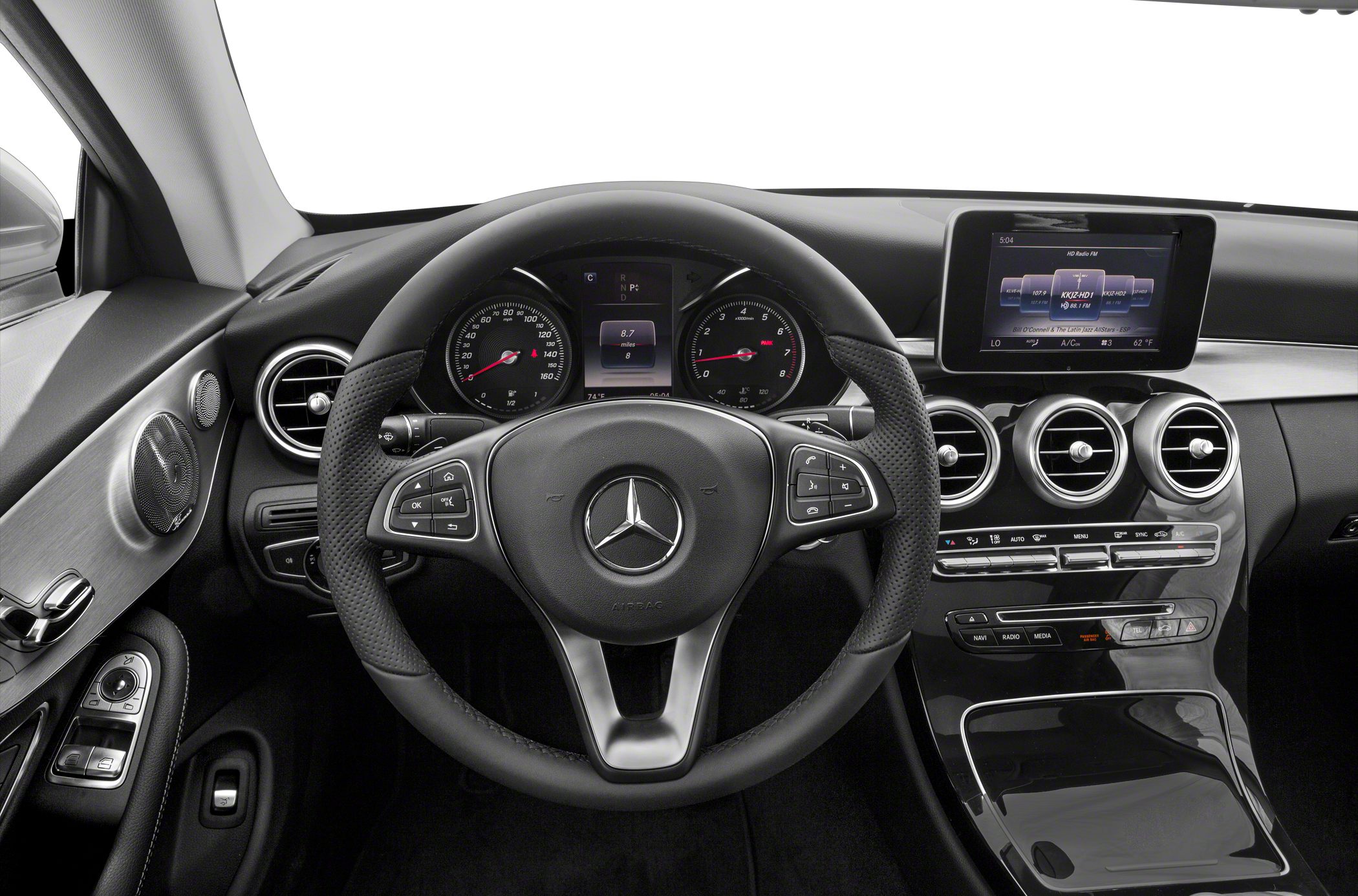 Steering wheel, instrument cluster, and infotainment system