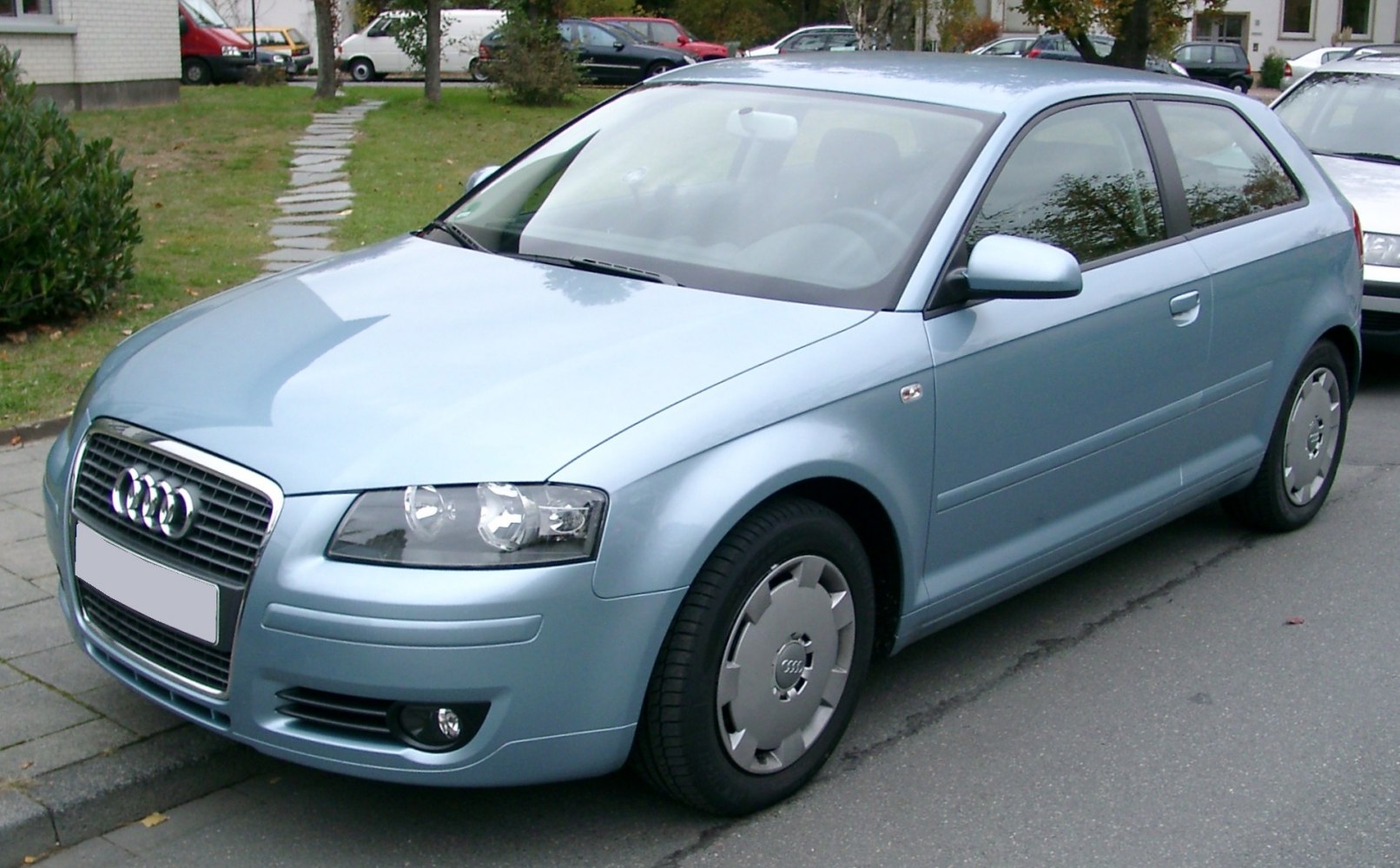 Front side profile of a facelifted compact hatchback with distinctive grille and headlights.
