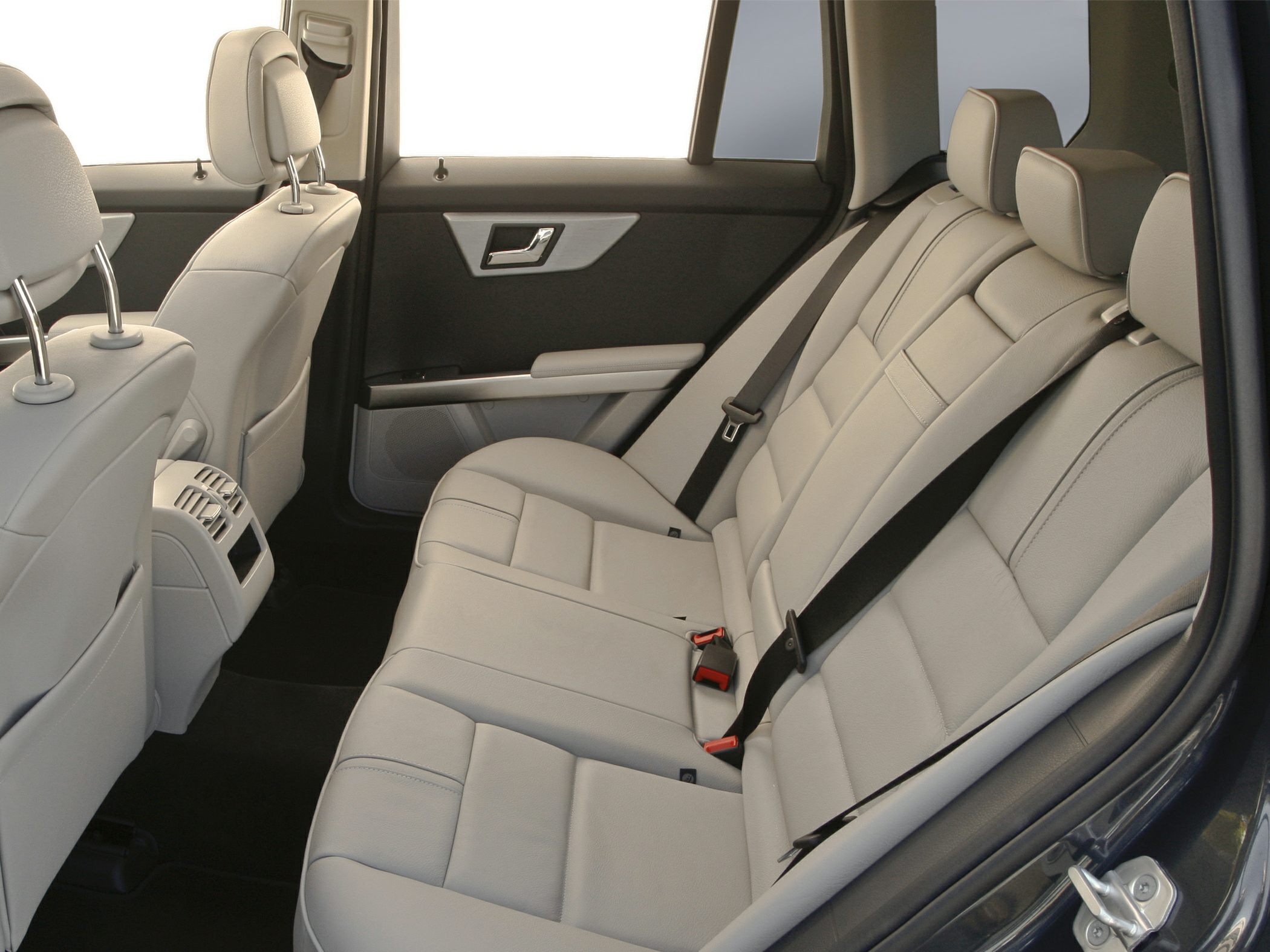 Beige leather rear seats with headrests and rear air vents