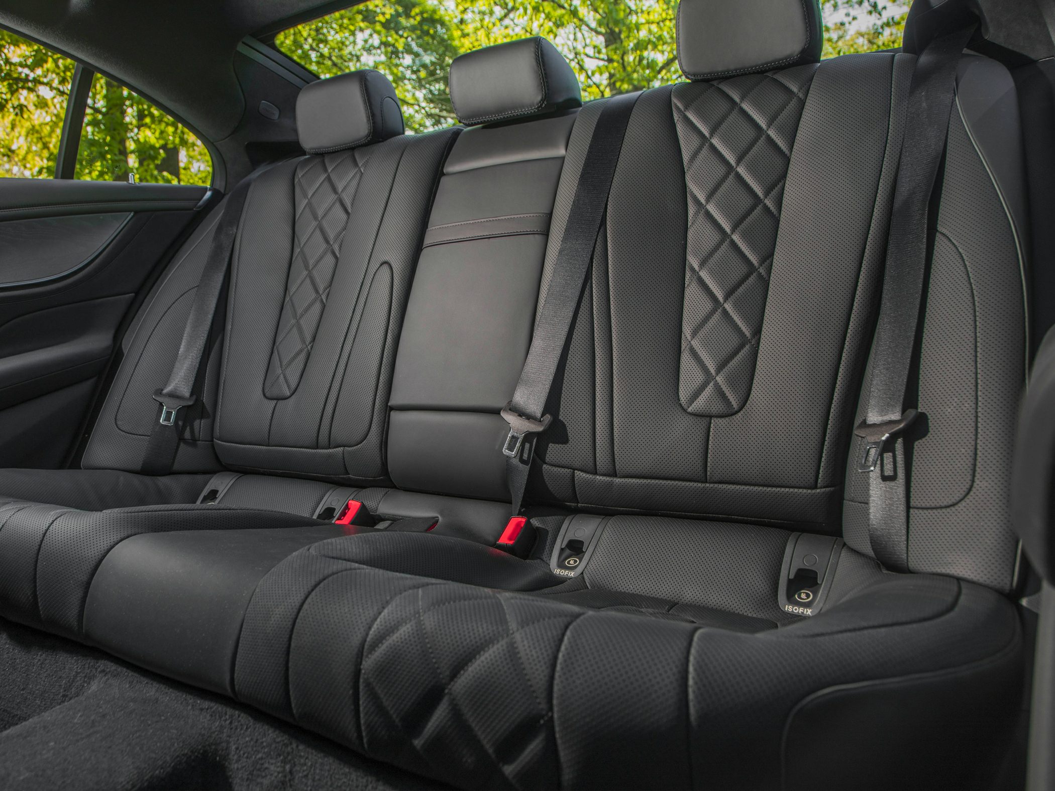 Quilted leather rear seats with ISOFIX and seat belts