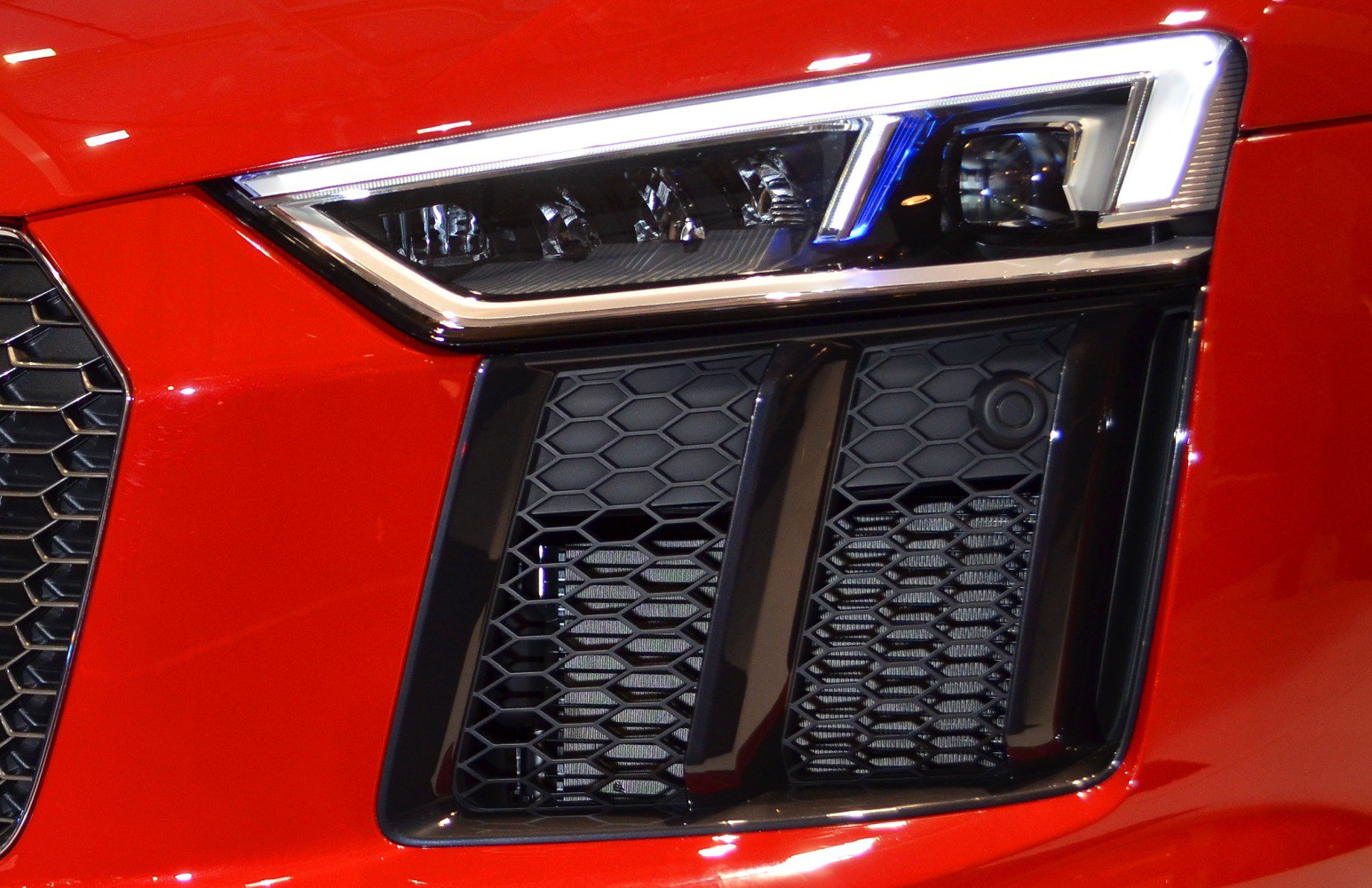 Sharp LED headlight with honeycomb front air intake