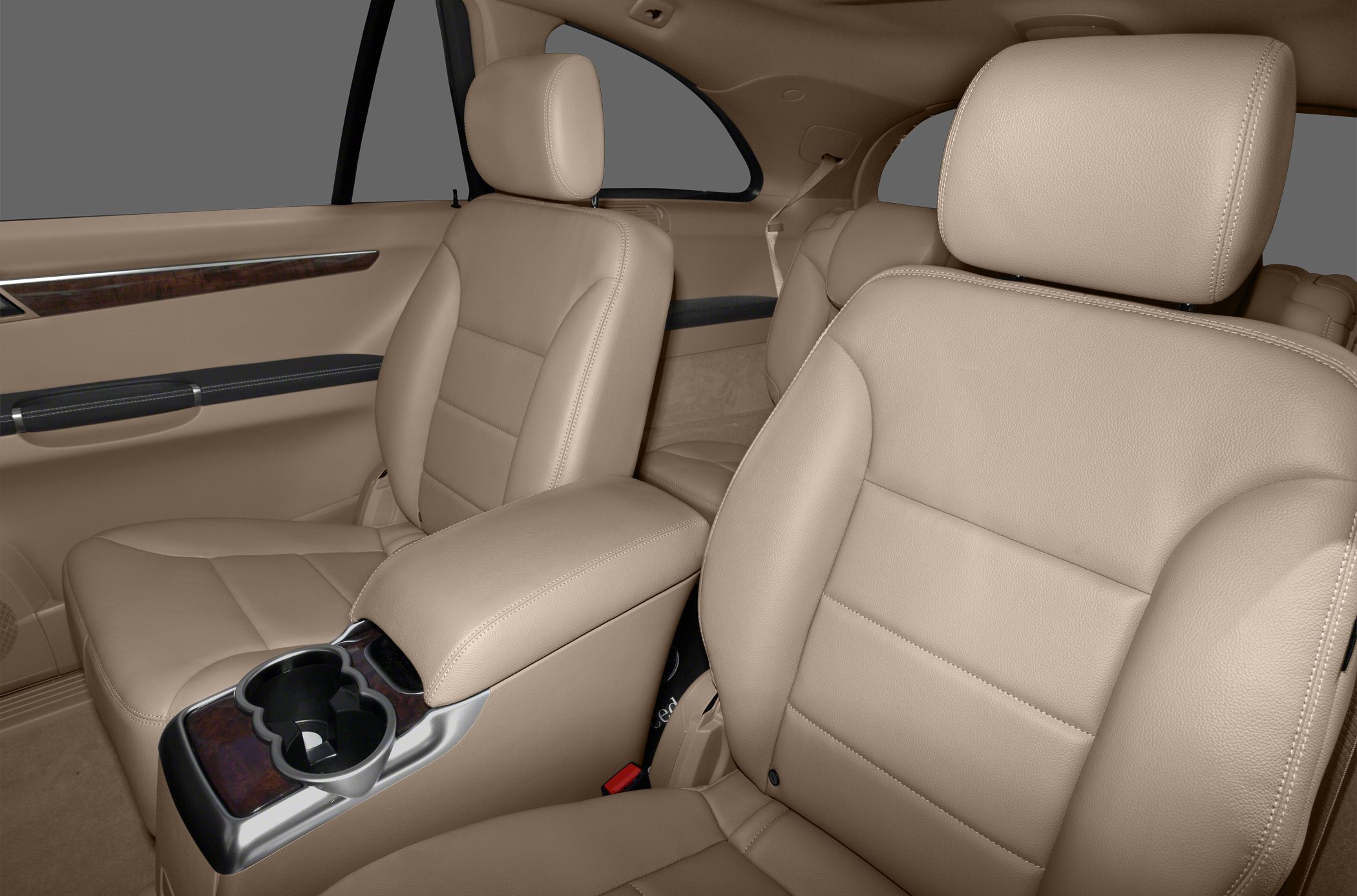 Beige leather seats with armrest and dual cupholders