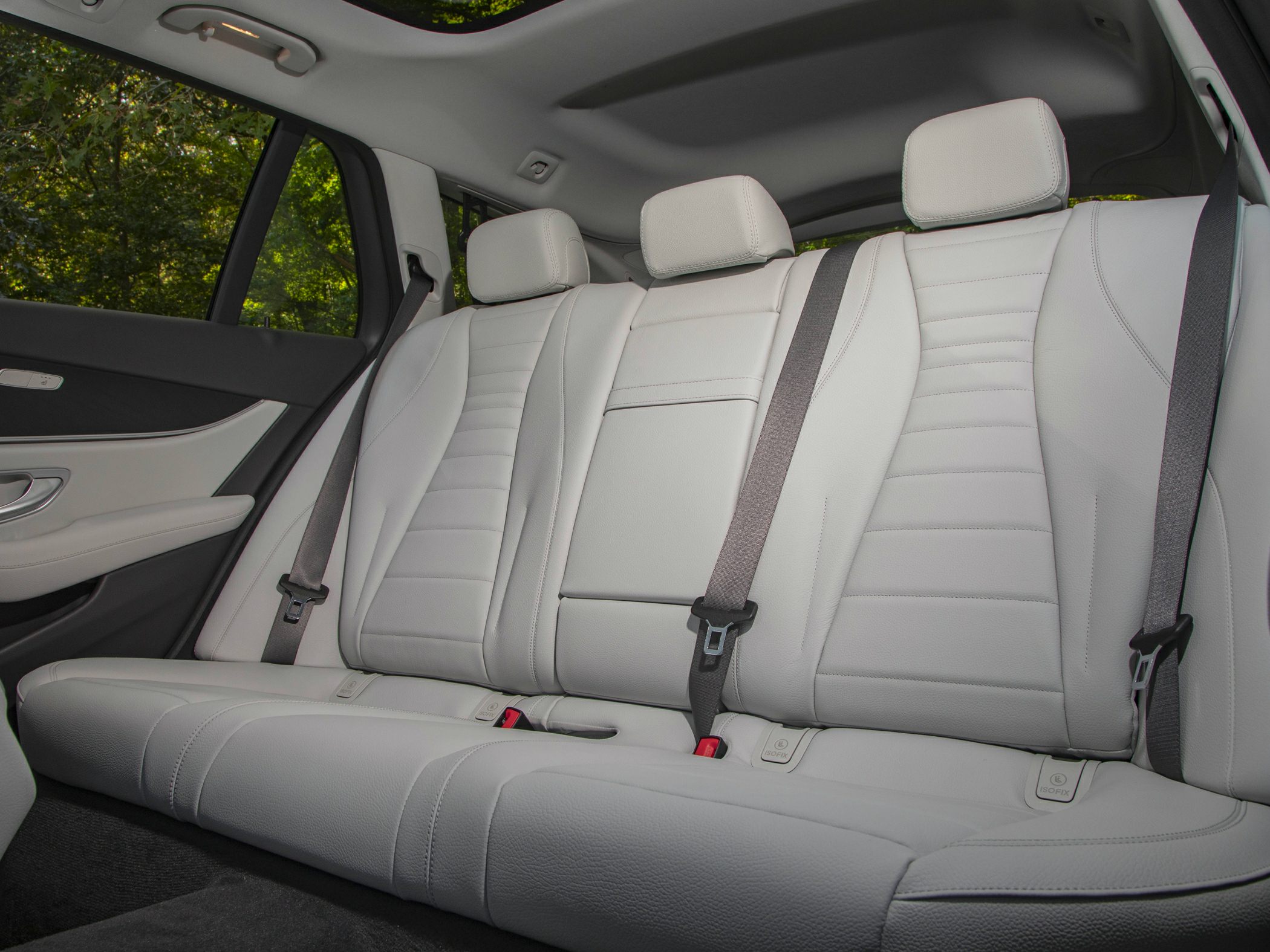 Leather rear seats with panoramic sunroof and three-seat configuration