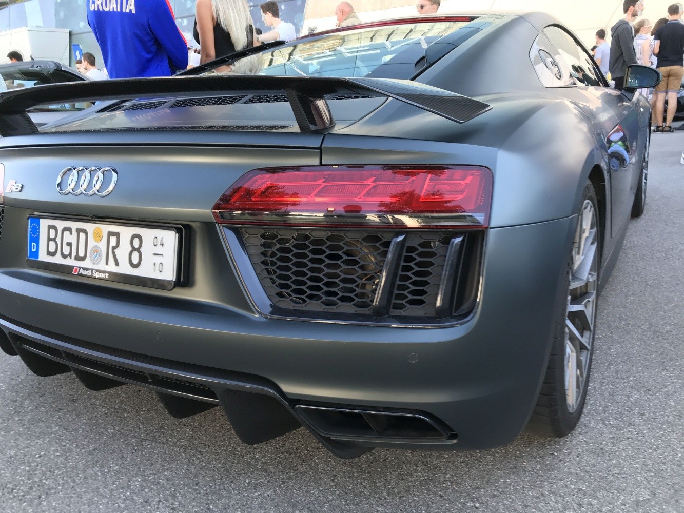 Rear end with tail lights and honeycomb grille