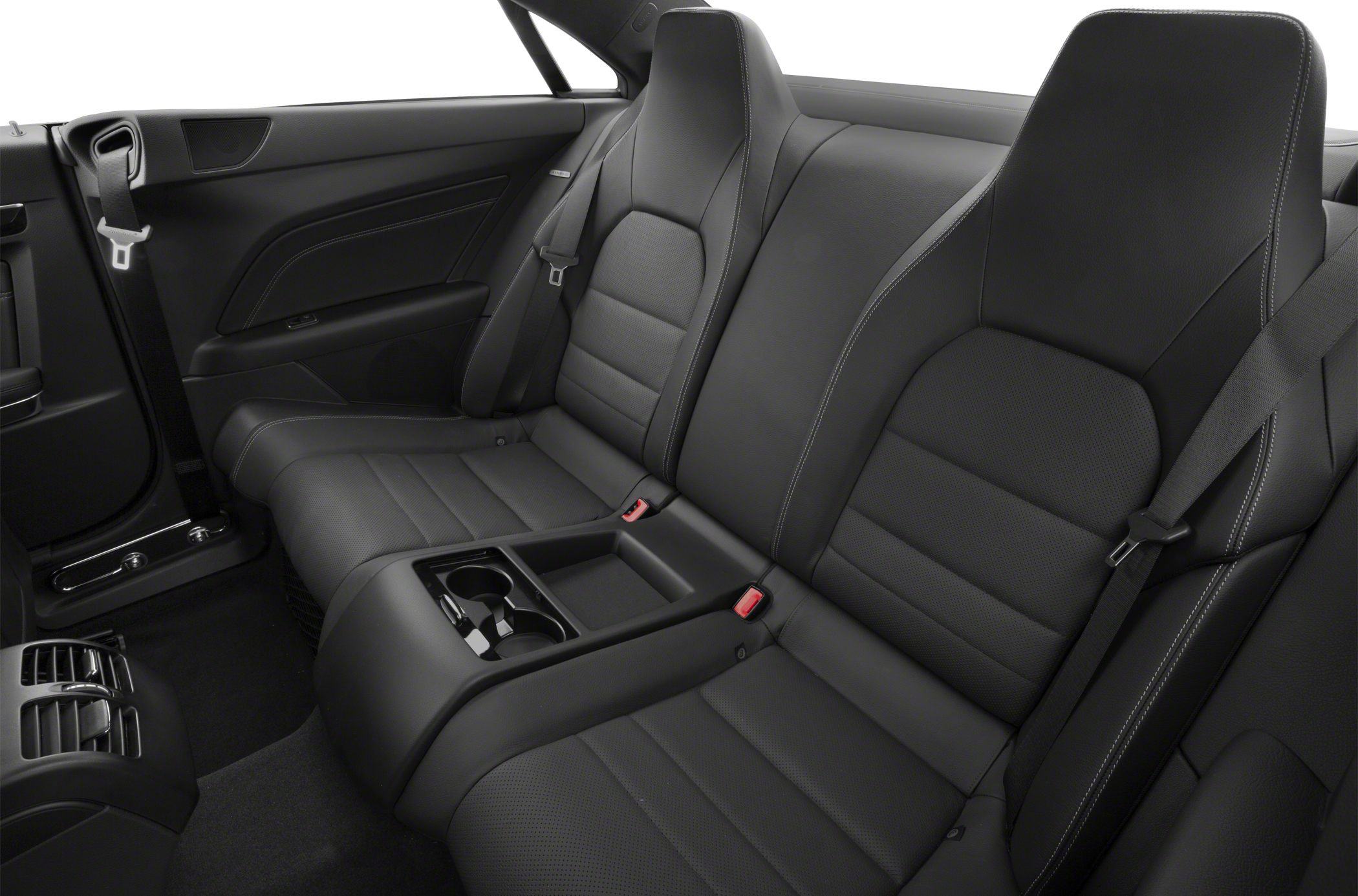 Rear leather seats with central armrest and cup holders