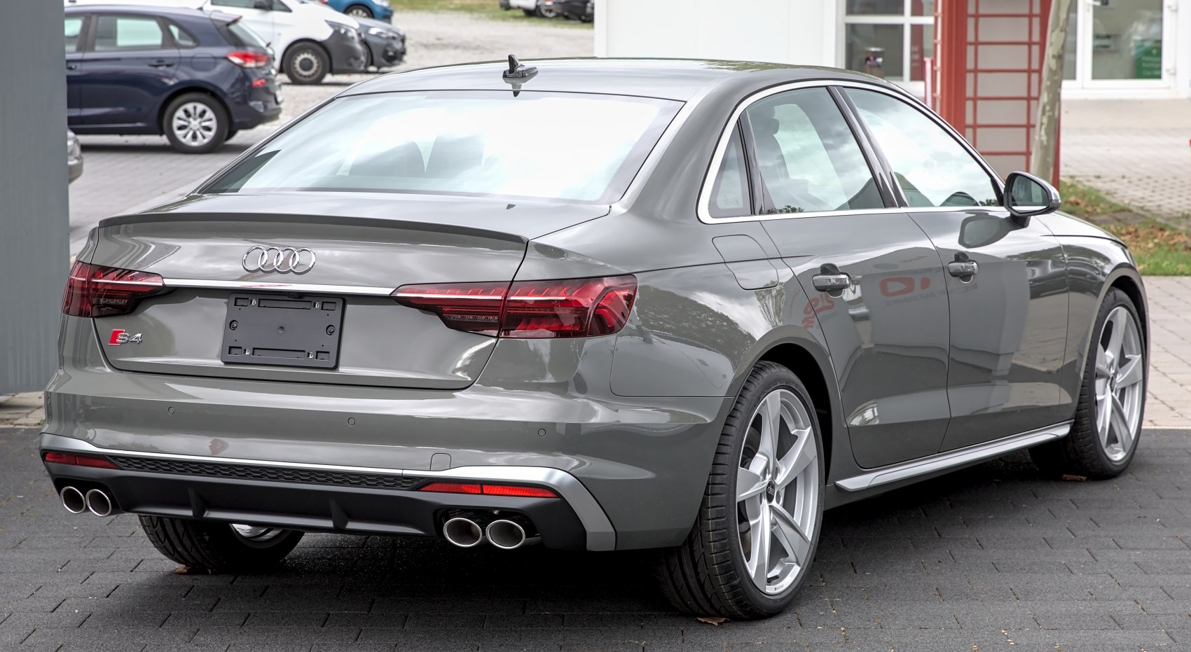 Rear view with dual exhaust and LED taillights