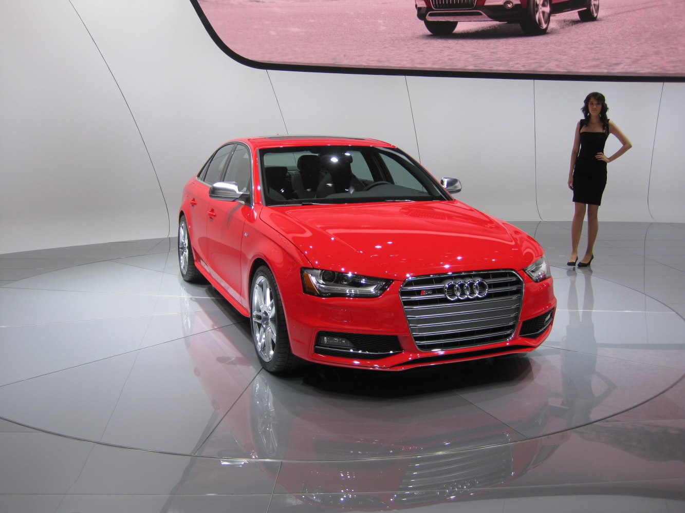 Front grille and headlight design of a luxury sedan