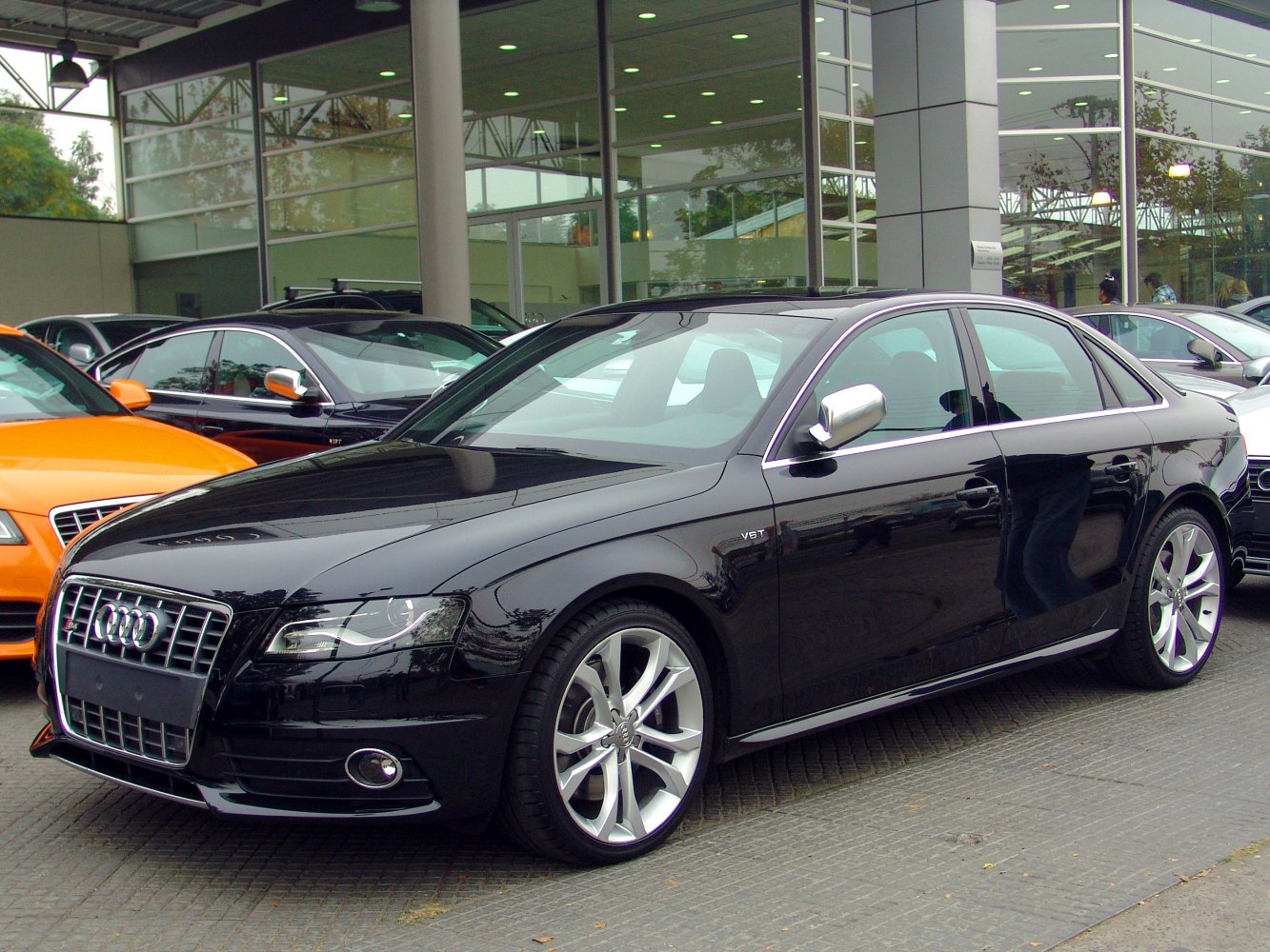 Black sedan with V6T badge and five-spoke alloy wheels