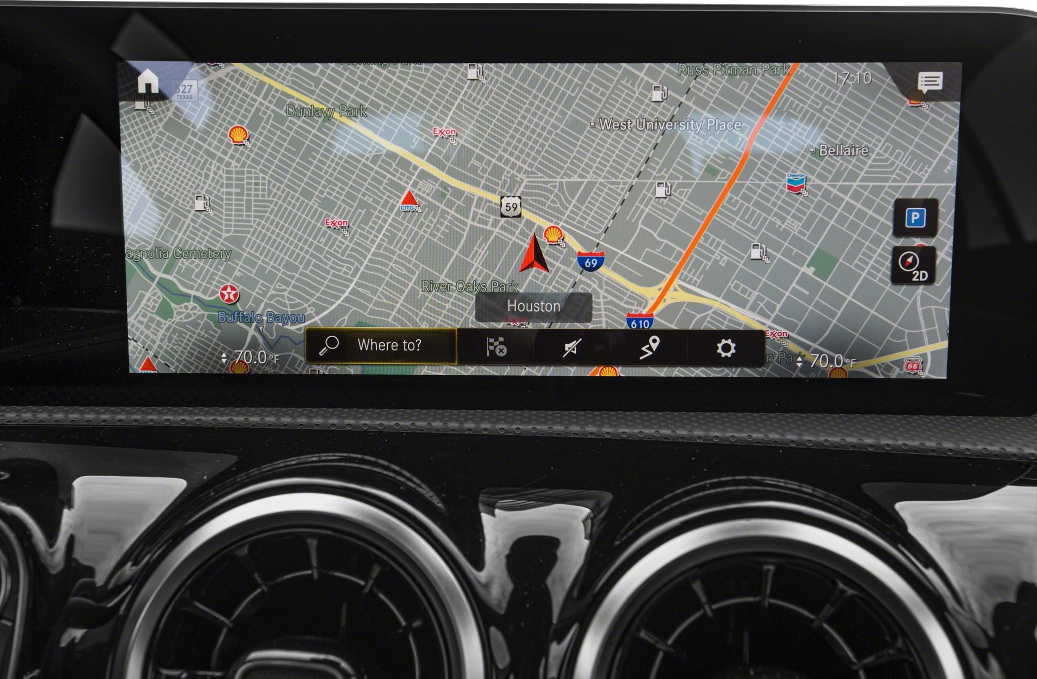 Car navigation system with detailed city map and route options