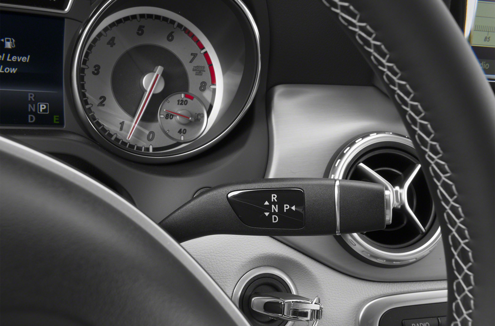 Gear shift lever, tachometer, air vent interior details