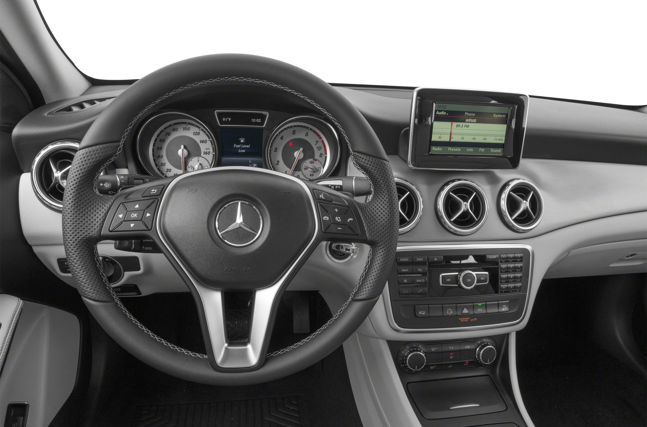 Steering wheel, instrument cluster, dashboard infotainment, air vents