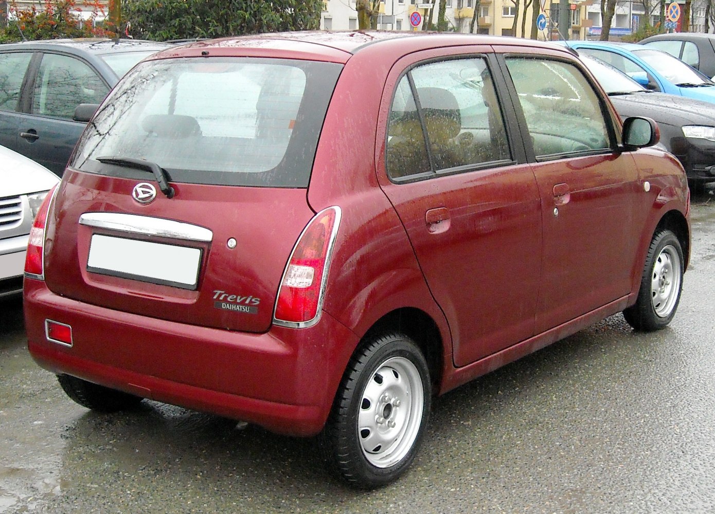 Rear side view with vertical tail lights and rear windshield wiper