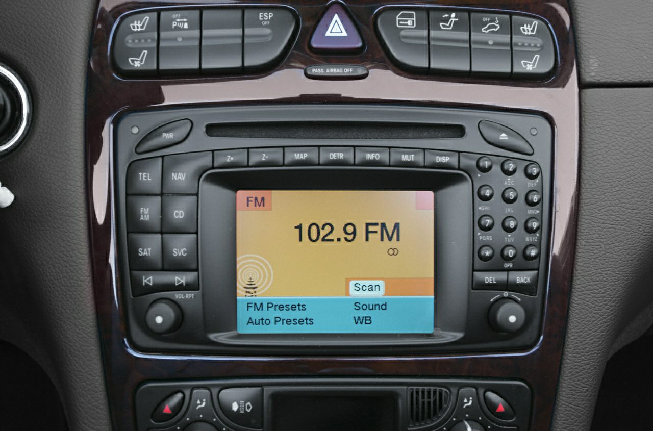 FM radio and control panel with seat heating and navigation buttons